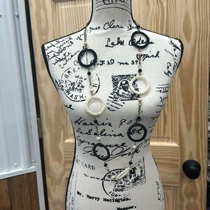 Long black and white necklace